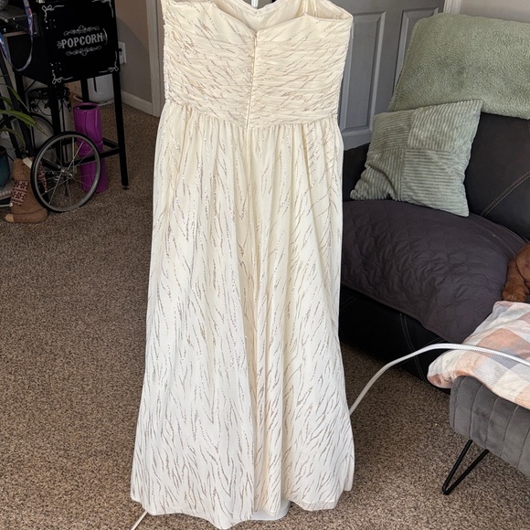 Cachet SZ 10 Elegant White Dress - Picture 7 of 8